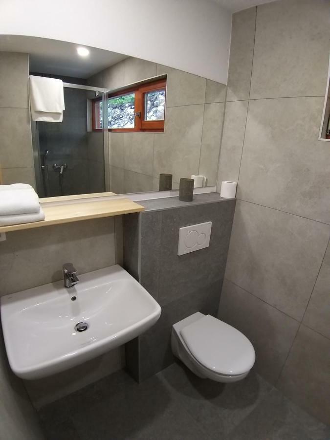 Estate Marjetin Dom Hotell Idrija Eksteriør bilde